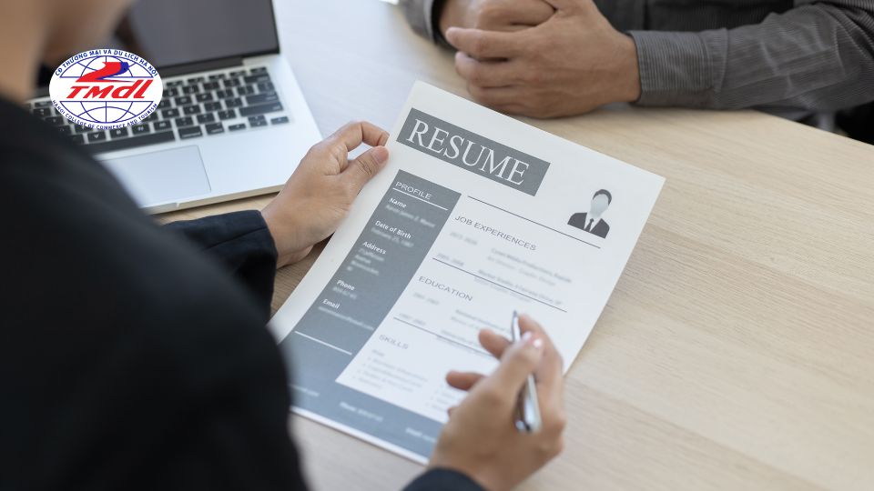Khối B học ngành gì? Yếu tố khiến các ngành khối B luôn dễ kiếm được việc làm