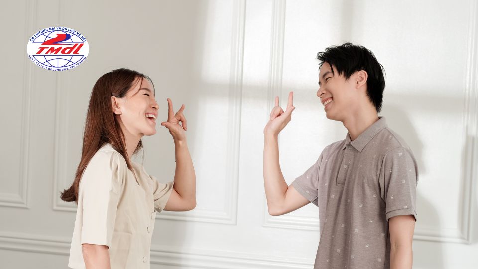 Nhóm yêu thích giao tiếp và giúp đỡ người khác