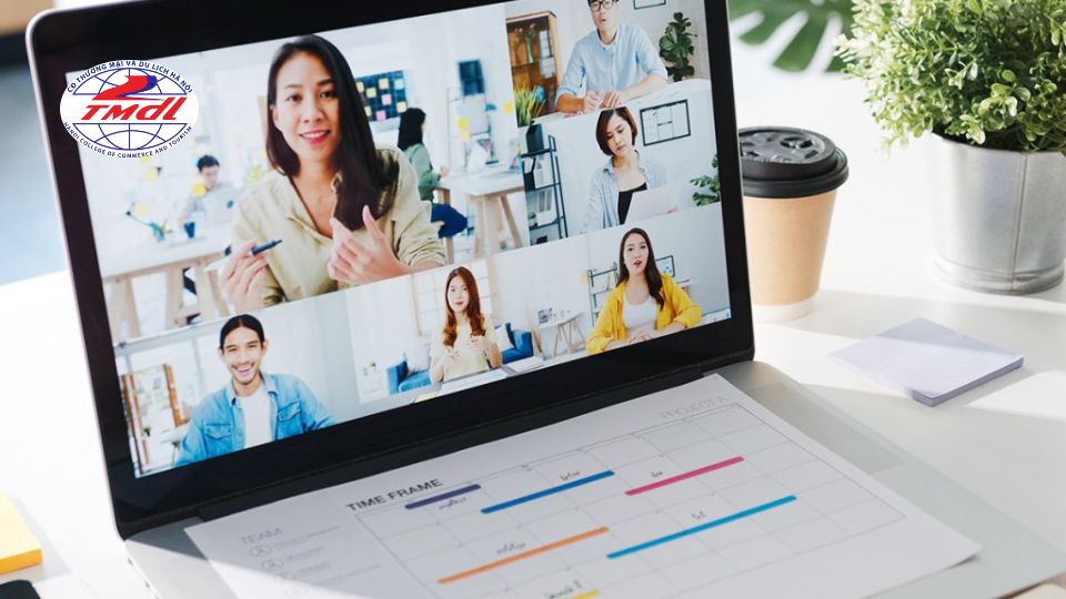 Lợi ích vượt trội khi chọn học cao đẳng online cho người đi làm