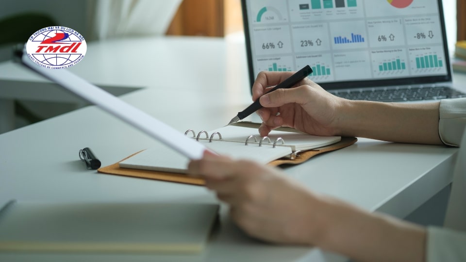 hoc tai chuc quan tri kinh doanh